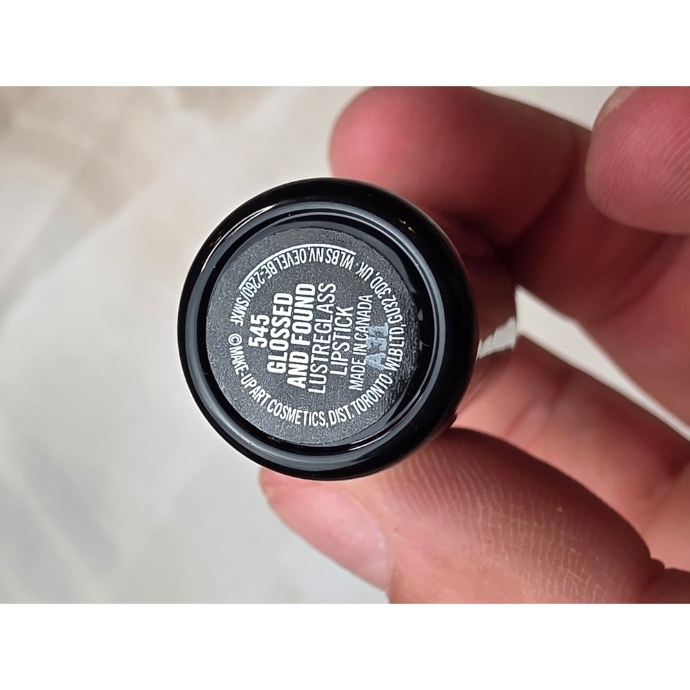 MAC Lustreglass Lipstick 545 Glossed and Found Sheer Shine Red Shimmer W1 - Picture 4 of 16